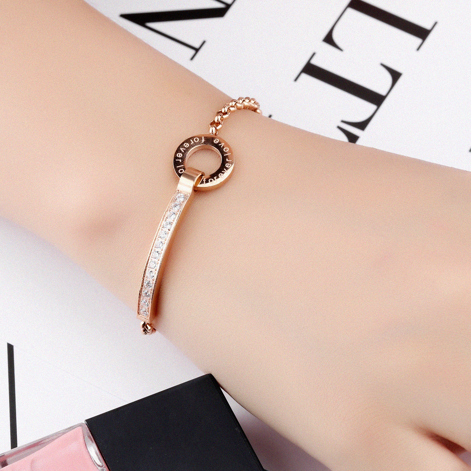 欧美时尚字母圆形圆圈镶钻手链手环女款镀玫瑰金色 个性钛钢饰品