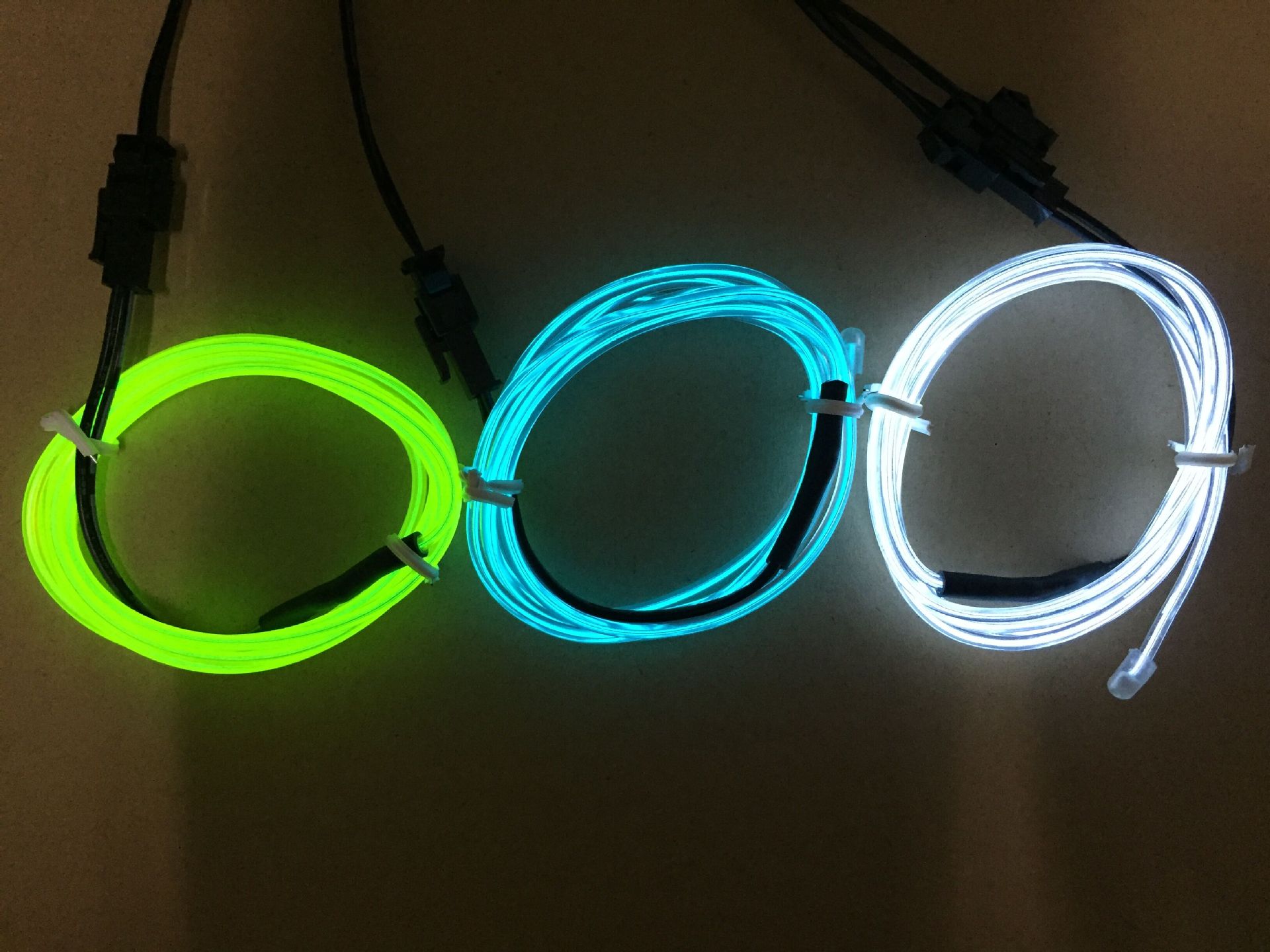 荧光绿-冰蓝-白