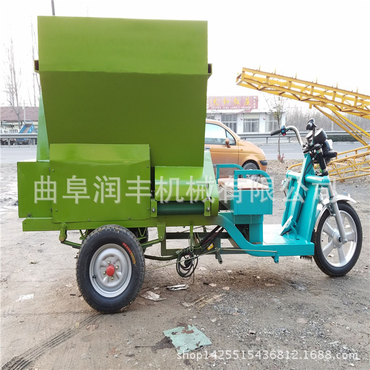 大功率饲料投料车 电动机撒料车 牧场养殖未来及