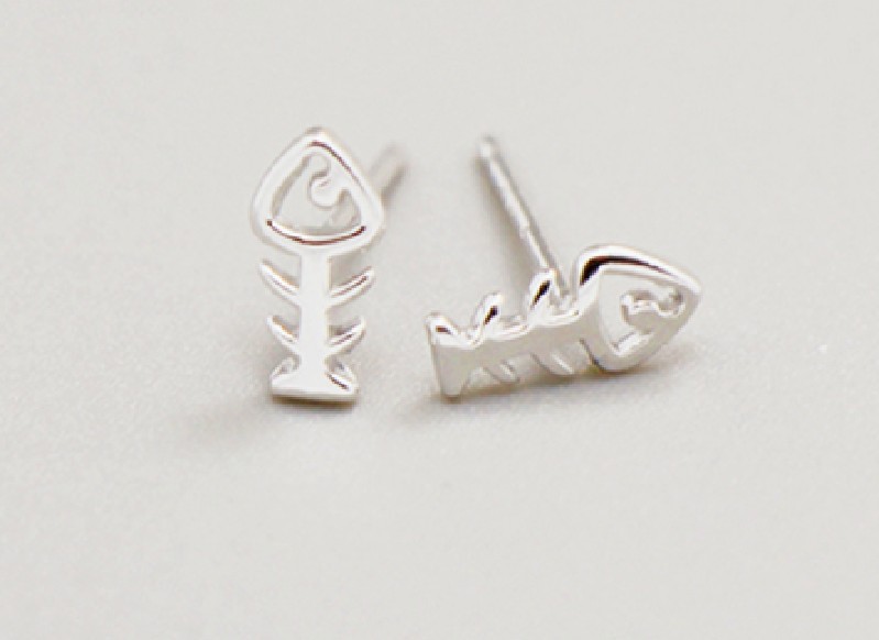 Best Selling Clown Fish Bone Earrings Gold And Silver Fish Stud Earrings Cute Little Fish Earrings Wholesale display picture 8