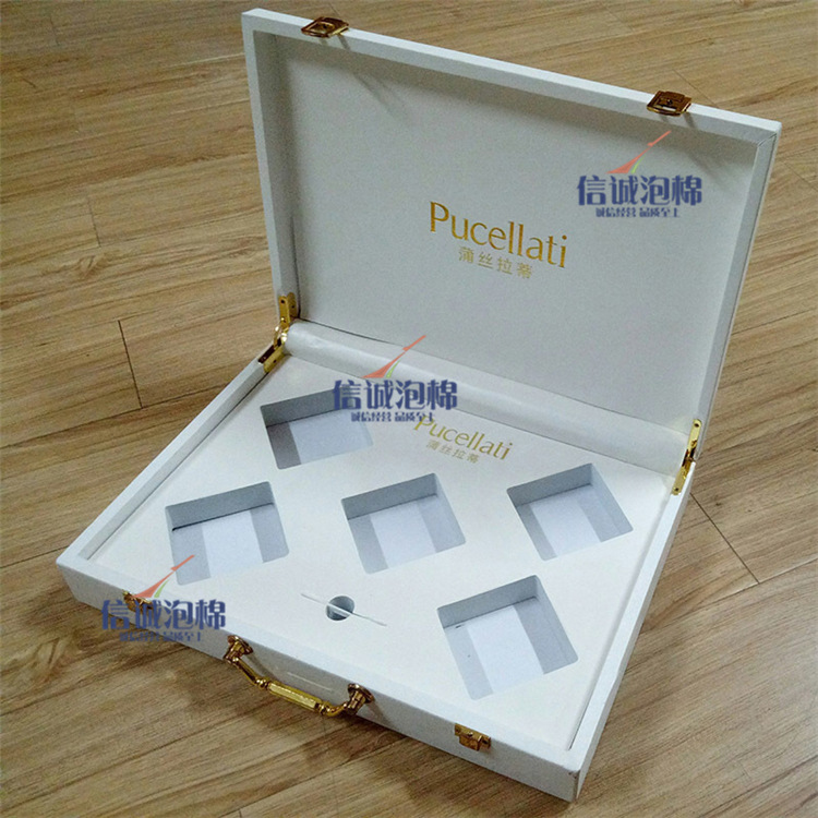 包装盒白色海绵内衬+印刷文字Logo