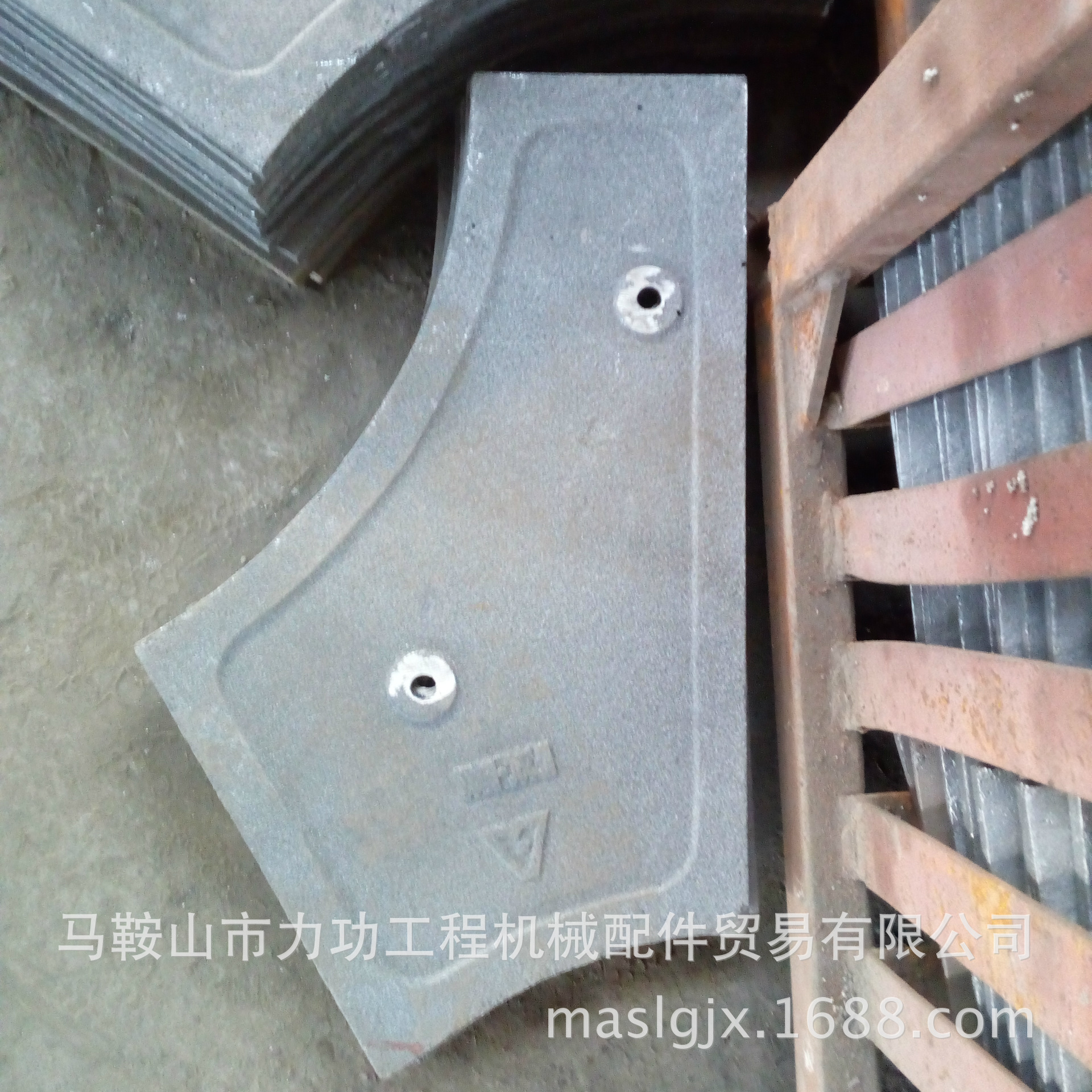 Side lining plate Nanfang Road Machinery Sany Heavy Industry Shandong Construction Machinery Railway Construction Heavy Industry Mixing Station
