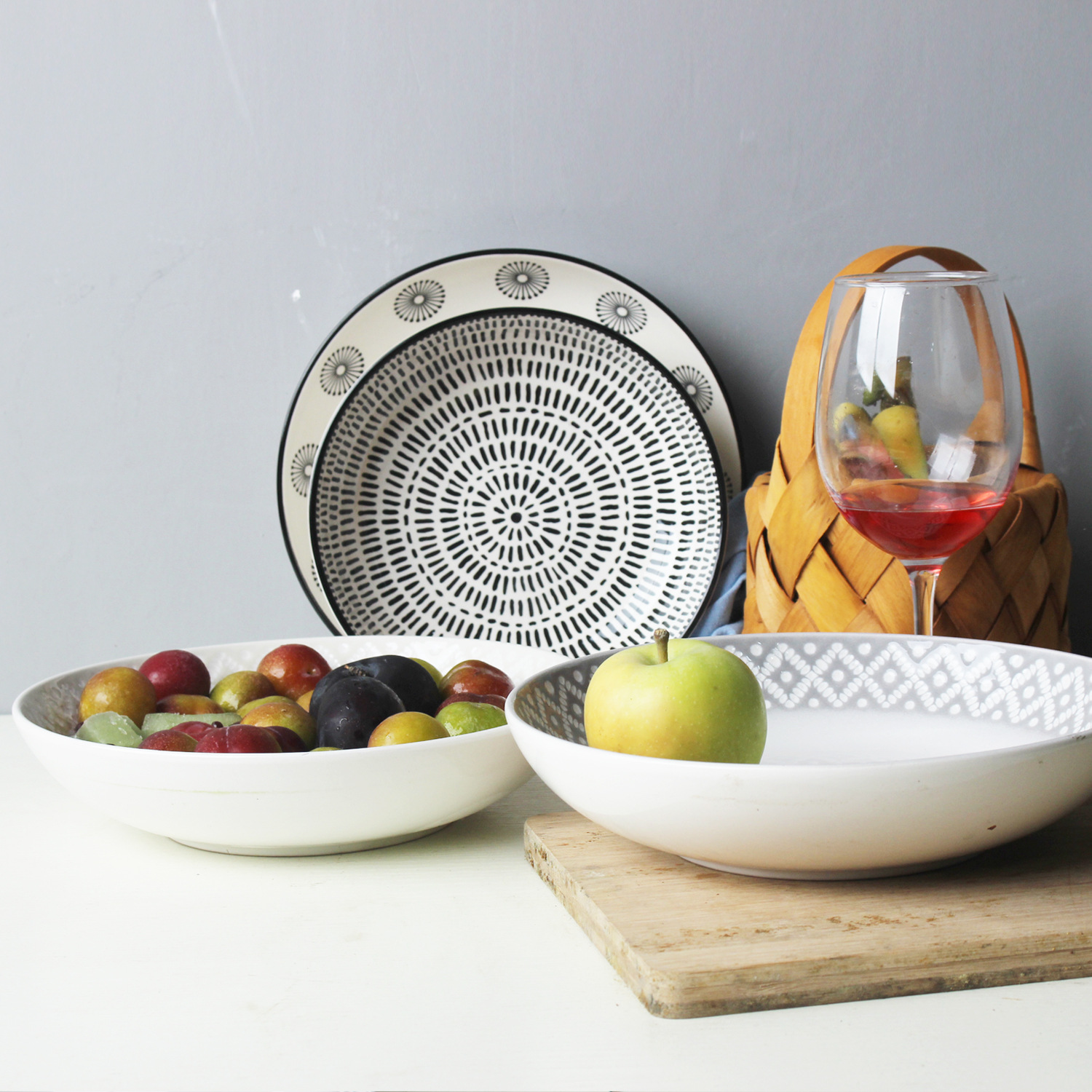 Tazón de fuente de fideos simple blanco de cerámica de estilo japonés negro pintado a mano patrón de línea tazón patrón de diente de león Tazón de fuente de alivio de flores de diamante Tazón