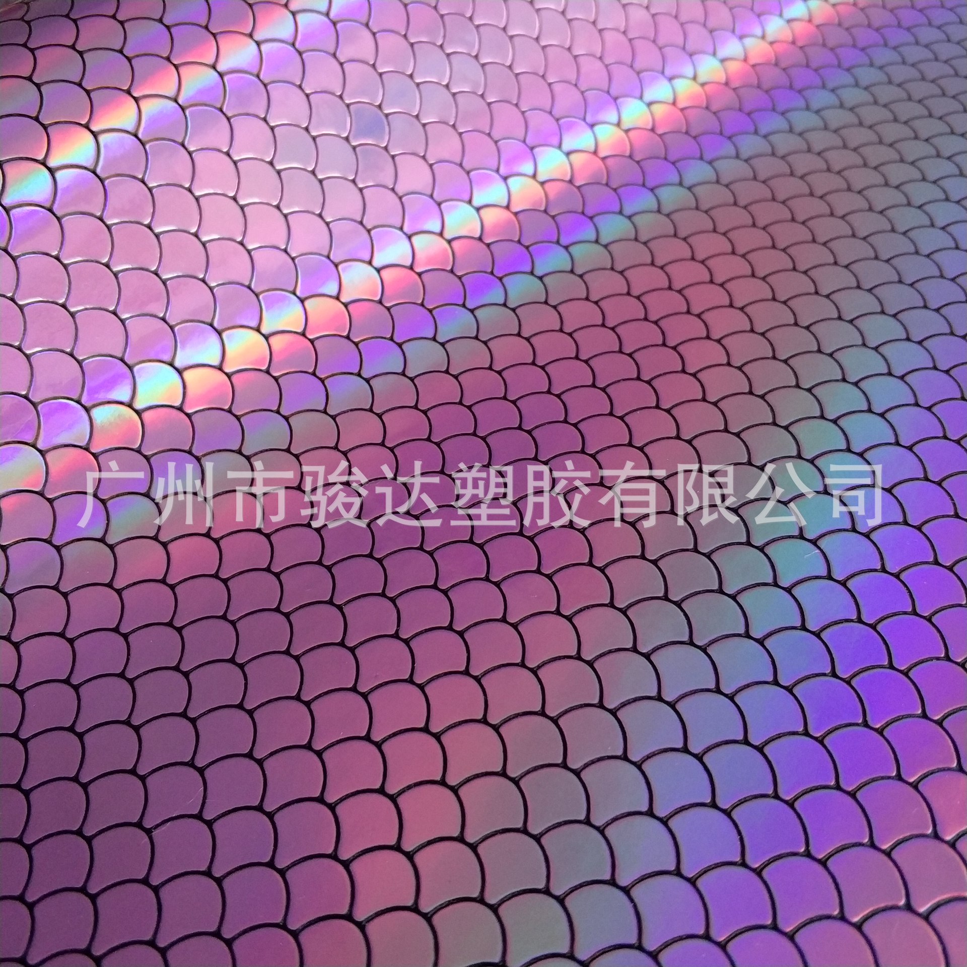 新款彩虹镭射反光pu革压纹皮革七彩反光扇贝纹鱼鳞纹厂家直销-阿里巴巴