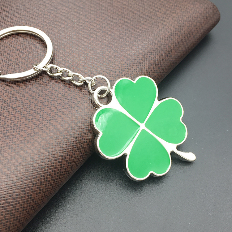 Four-leaf clover keychain pendant metal car key chain personalized custom couple key ring paint key accessories Four-leaf clover keychain pendant metal car key chain personalized custom couple key ring paint key accessories