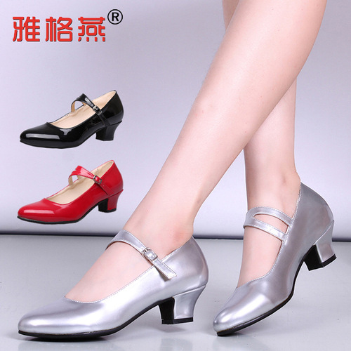 Factory New Dance Shoes Low Heel Dancing Shoes for Women Square Dance Shoes Latin Dance Shoes Open Toe Single Shoes Wholesale
