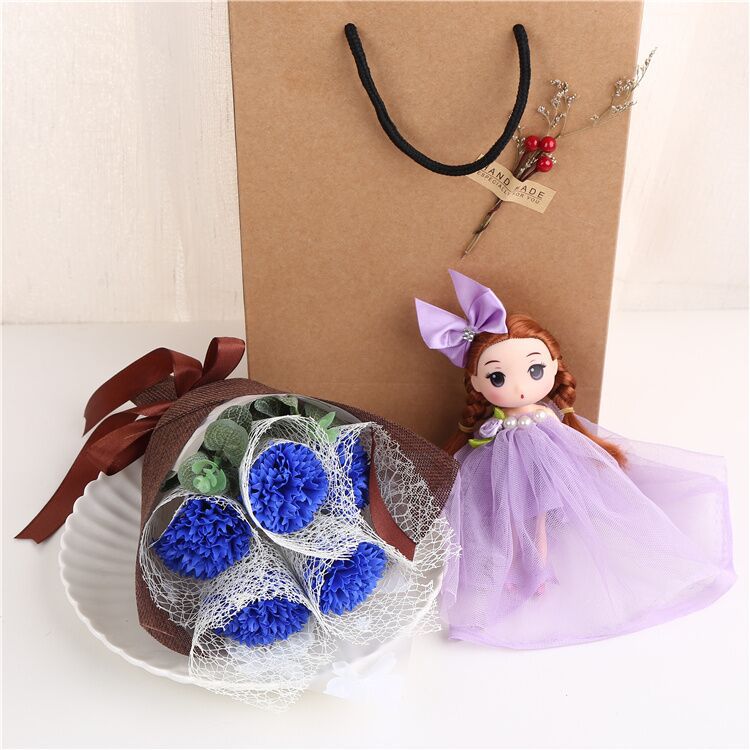 包网纱 康乃馨蓝 送大号芭比