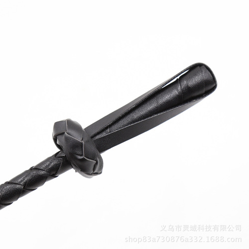 Wholesale fun riding whip pointer whip genuine leather whip leather hard pole elastic whip whip Amazon source