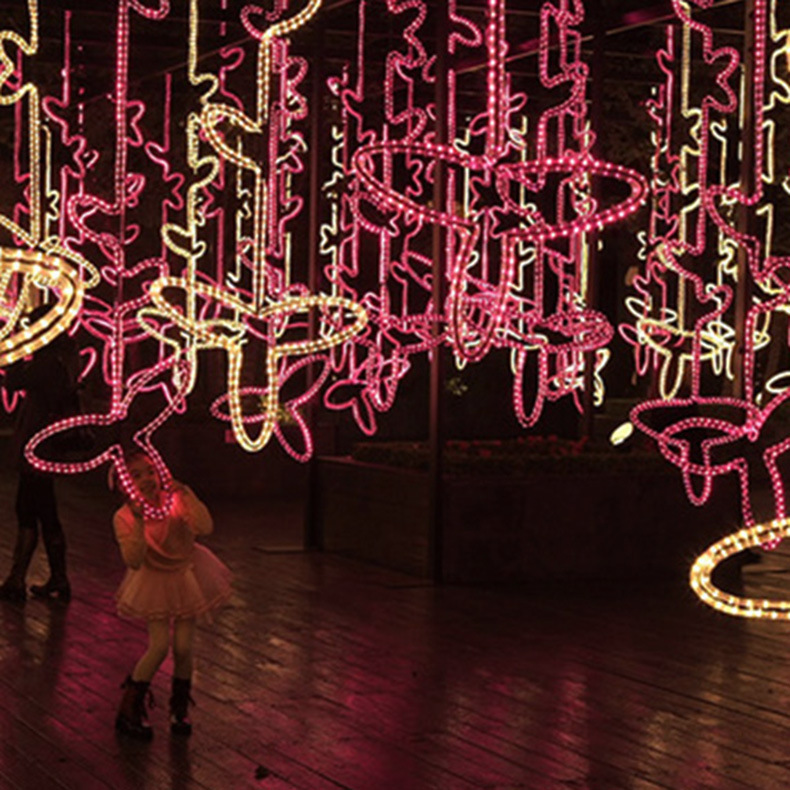 ����ֱ�����ջ��ƴ��ڹ�԰���ڵƽ����������۵�LED�ƹ����͵�