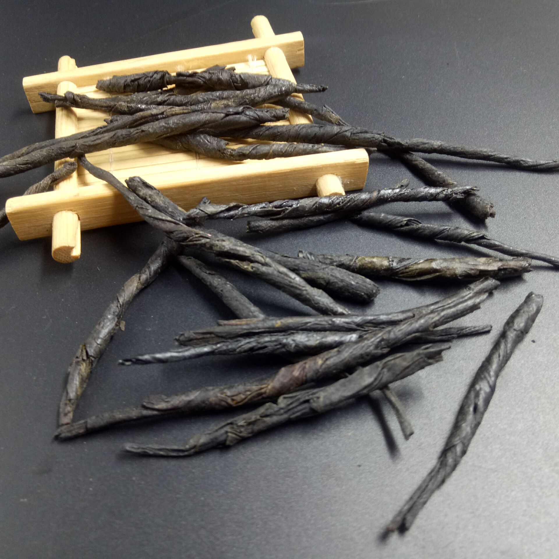 Ku Ding Tea Loose Leaf Bitter Tea Large Leaf Rolled Kuding Cha Traditional Herbal Tea Guangxi Origin 500g overview