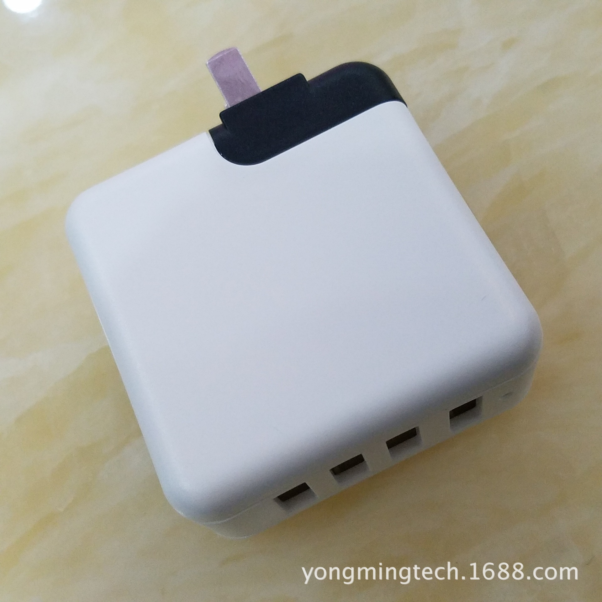 热销新款QC3.0充电器外壳，供应40W  4USB充电器外壳