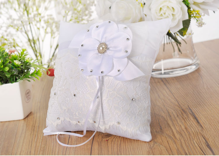 New Wedding Supplies Hollow Lace Fabric Ring Pillow Ring Box Wholesale display picture 4