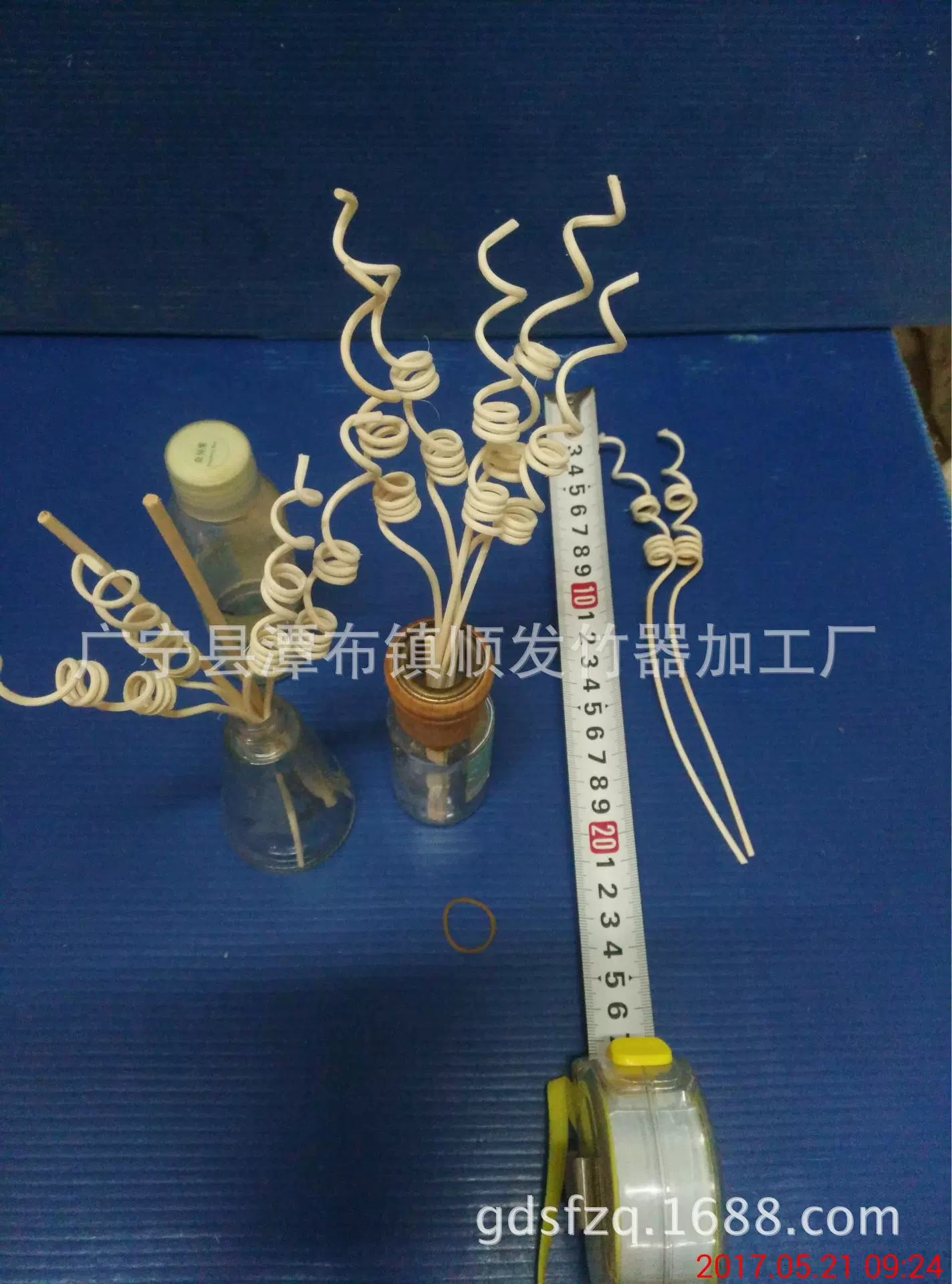 Изогнутый ротанг в форме ротанга в форме ротанга в Индонезии