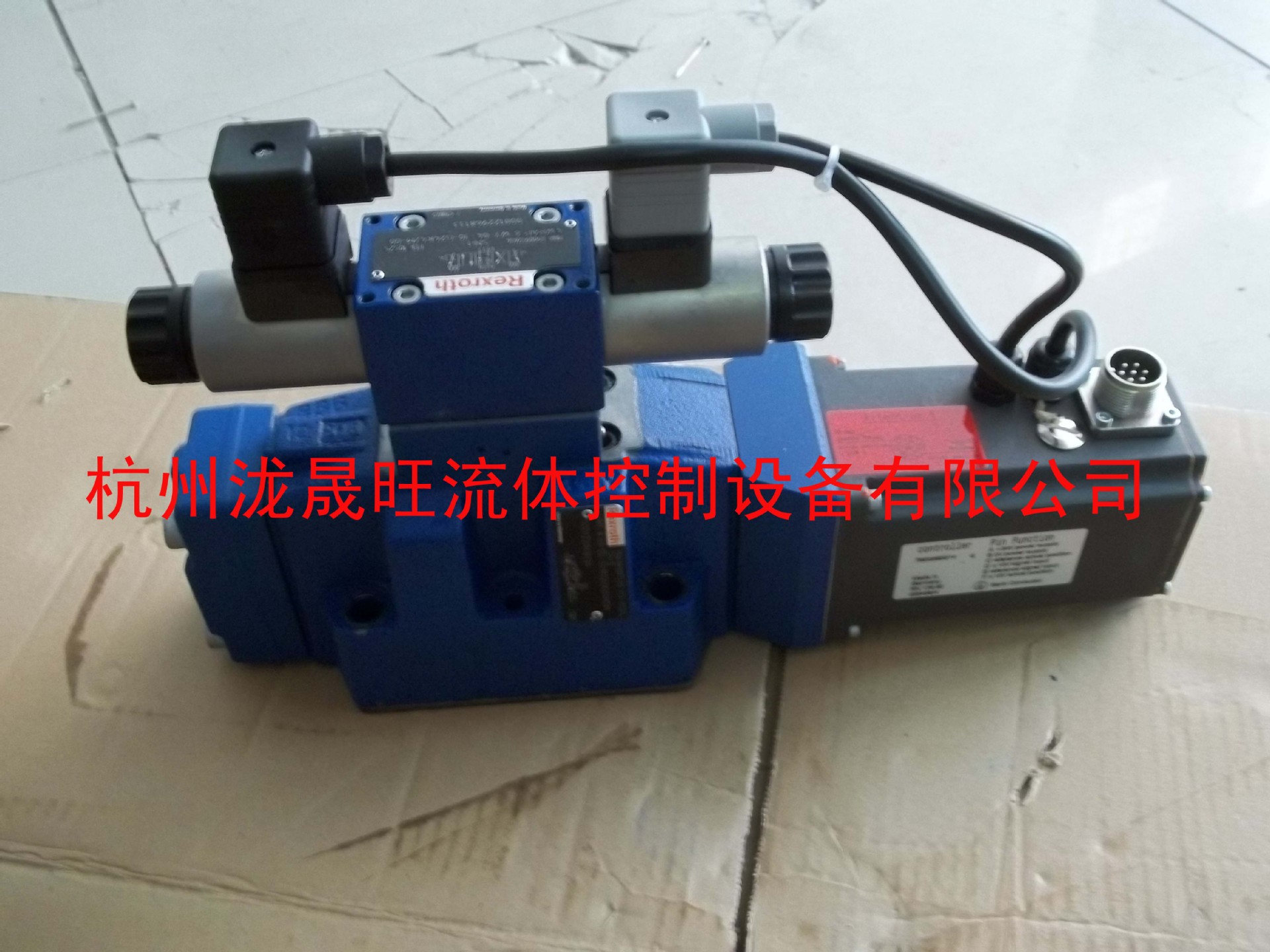 特价供应 力士乐比例换向阀4WRKE16W8-125L-3X/6EG24EK31/A1D3M