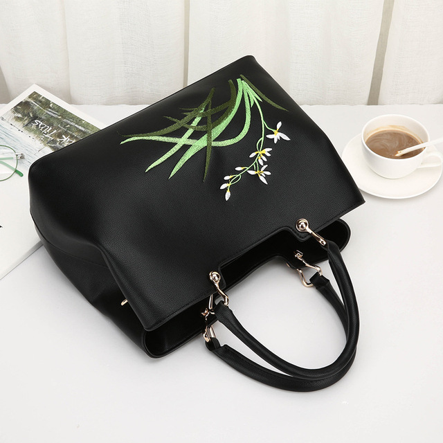 new high-end lady’s bag with embroidery flowers autumn and winter 