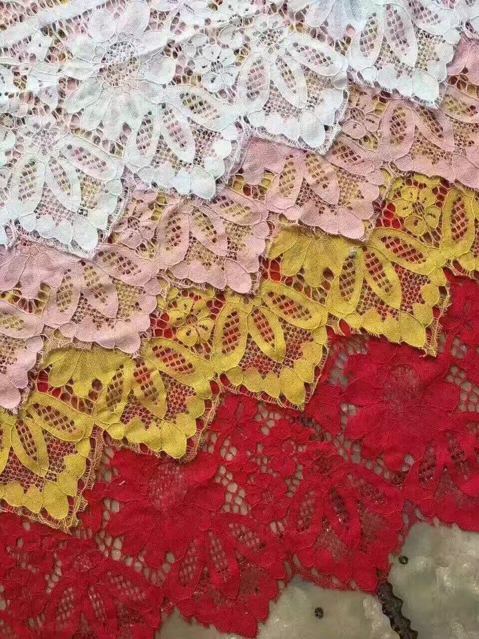 厂家直销新版现货多色高质量适于女装的蕾丝面料