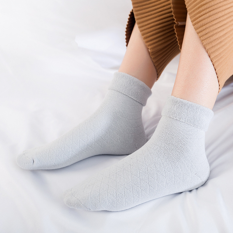 Calcetines de mujer engrosados con forro polar de Terry Calcetines sueltos de algodón peinado de invierno suave y agradable para la piel engrosados cálidos calcetines sueltos de mujeres embarazadas