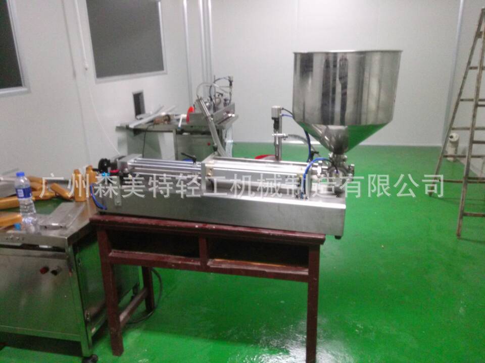 洁面乳灌装机 洗面奶灌装机 洗发水 车液 洗洁精沐浴乳灌装机