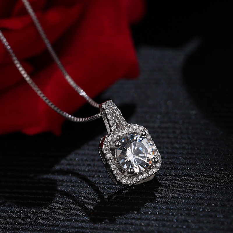 Koreanische Halskette Weibliche Einfache Kurze Schlüsselbeinkette Zirkon Quadratischen Diamantanhänger Großhandel display picture 3