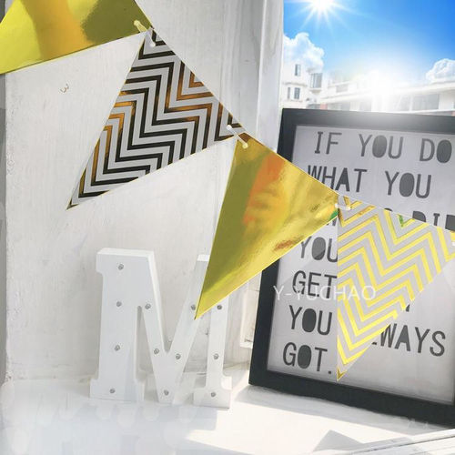 Holiday party decoration supplies New Year wedding room children's room birthday pull flag banner golden triangular flag decorative bunting