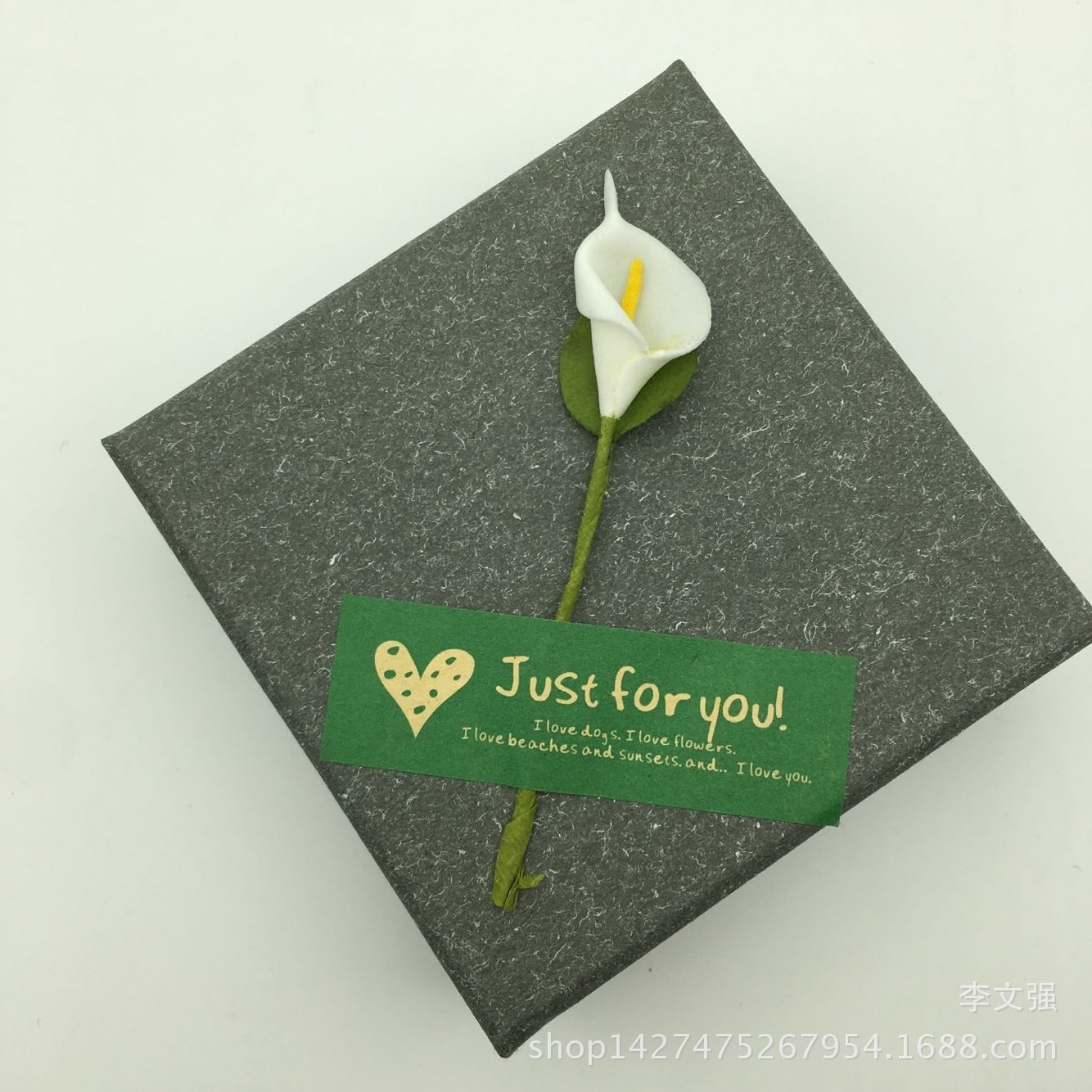 现货手链吊坠耳钉灰色牛皮纸饰品盒 精美花朵首饰盒8.5*8.5*3.5