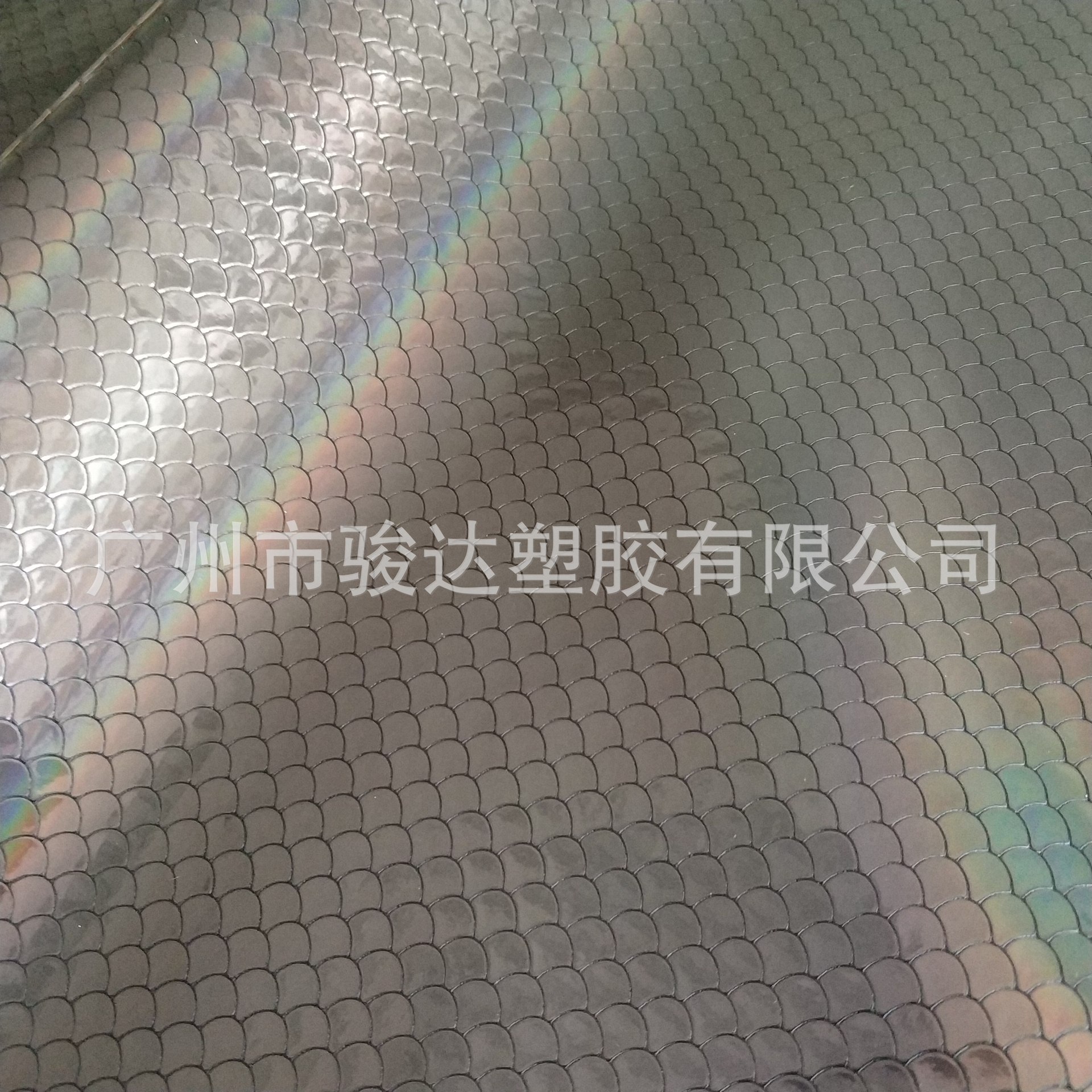 新款彩虹镭射反光pu革压纹皮革七彩反光扇贝纹鱼鳞纹厂家直销-阿里巴巴