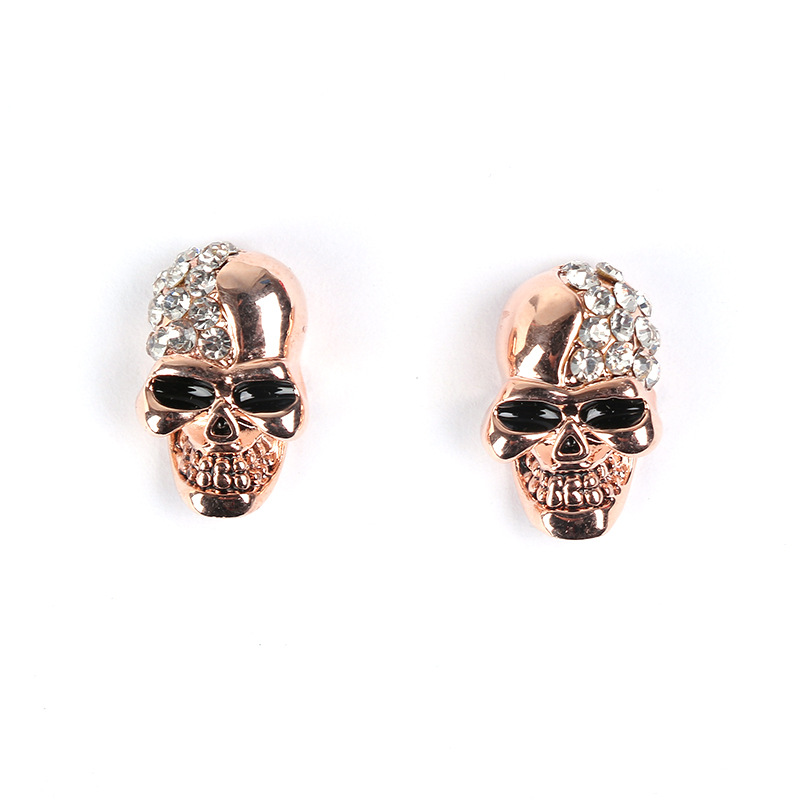 Pointed labret stud close-up product detail