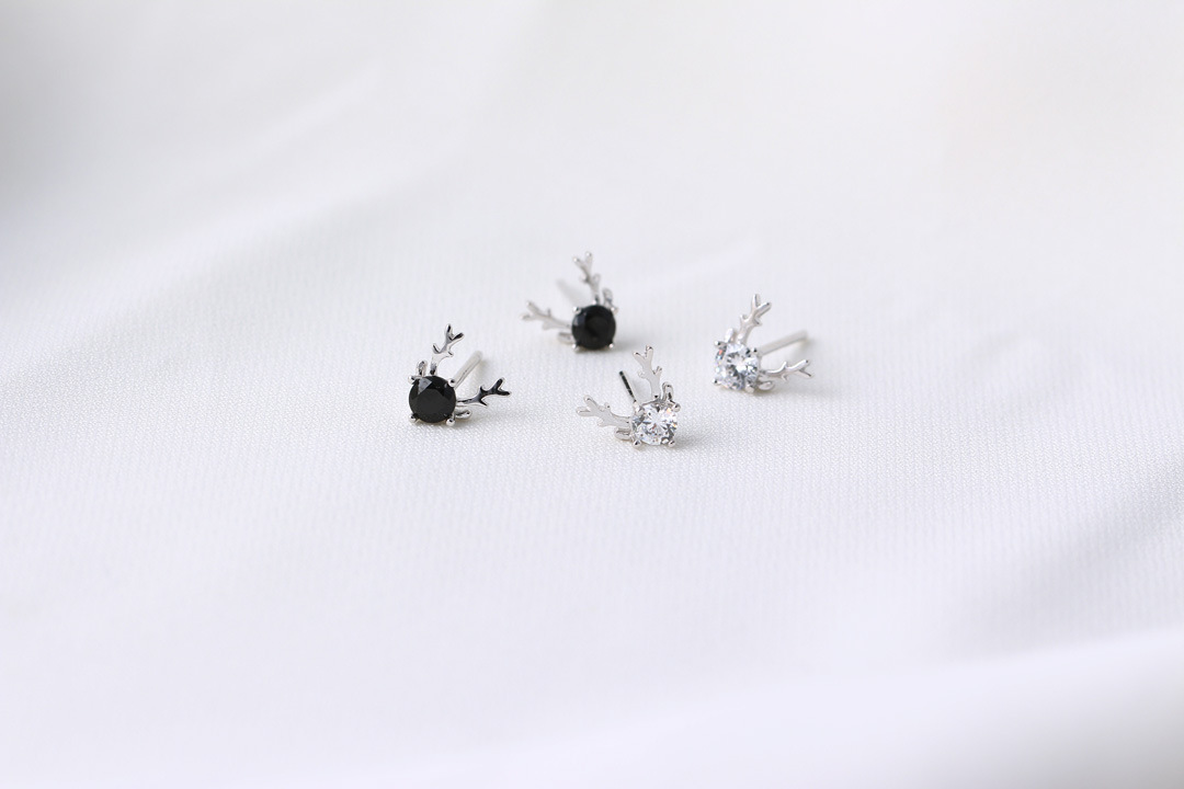 Fashion Antler Earrings S925 Silver Simple Christmas Elk Diamond Zircon Earrings display picture 5