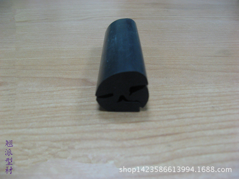 专业生产厂家提供各种形状不同颜色的PVC挤出型材--PVC软密封条2