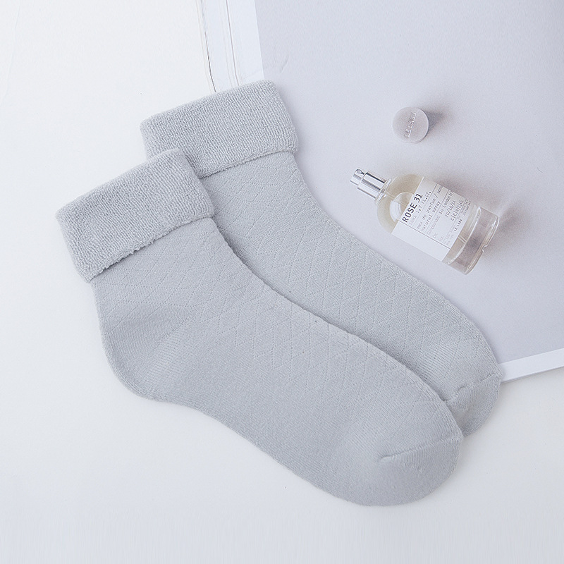 Calcetines de mujer engrosados con forro polar de Terry Calcetines sueltos de algodón peinado de invierno suave y agradable para la piel engrosados cálidos calcetines sueltos de mujeres embarazadas