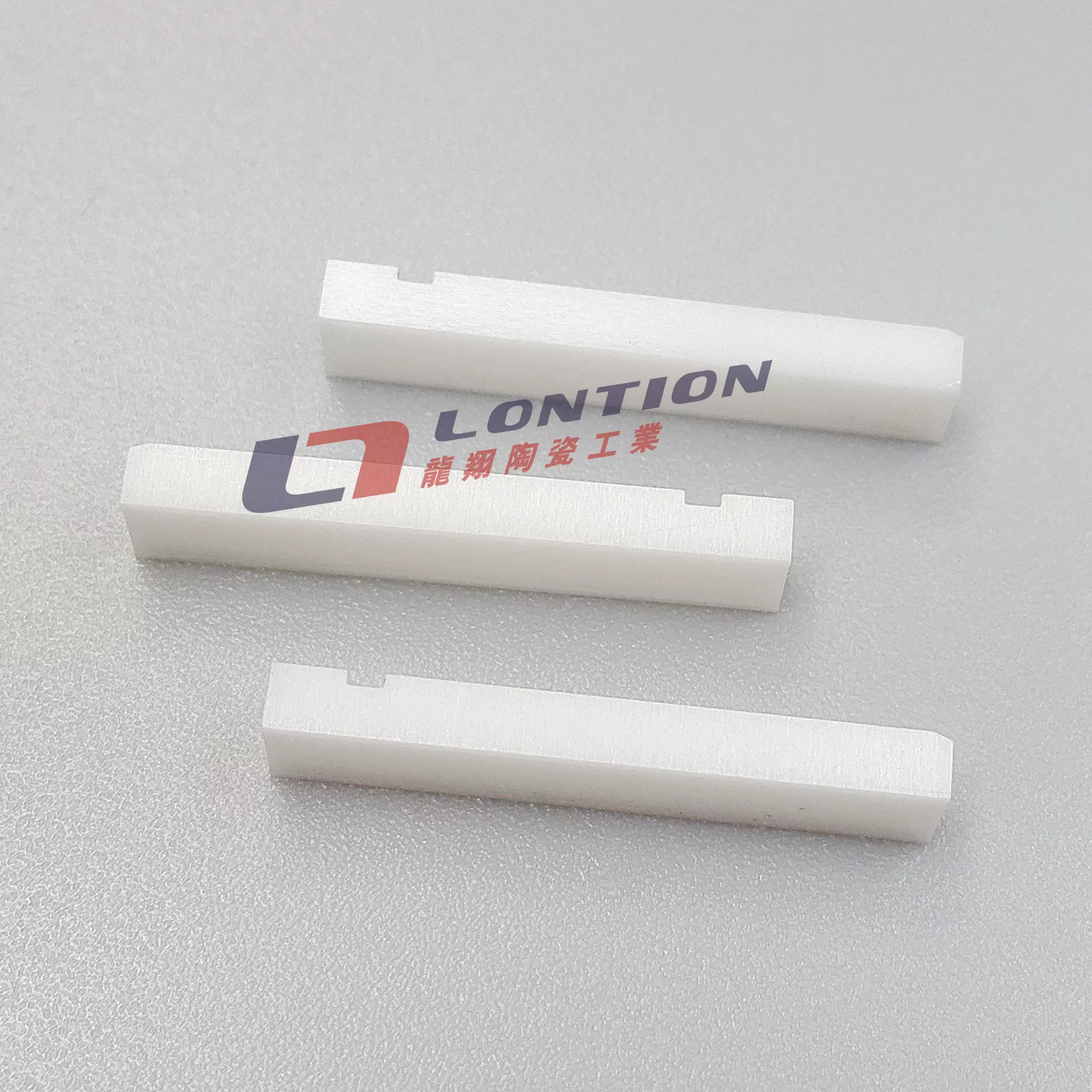 Ceramic accessories, custom-made