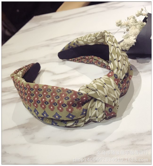 Korean Version Of The Hair Hoop Floral Contrast Hit The Middle Knot Twisted Wide Headband Hair display picture 6