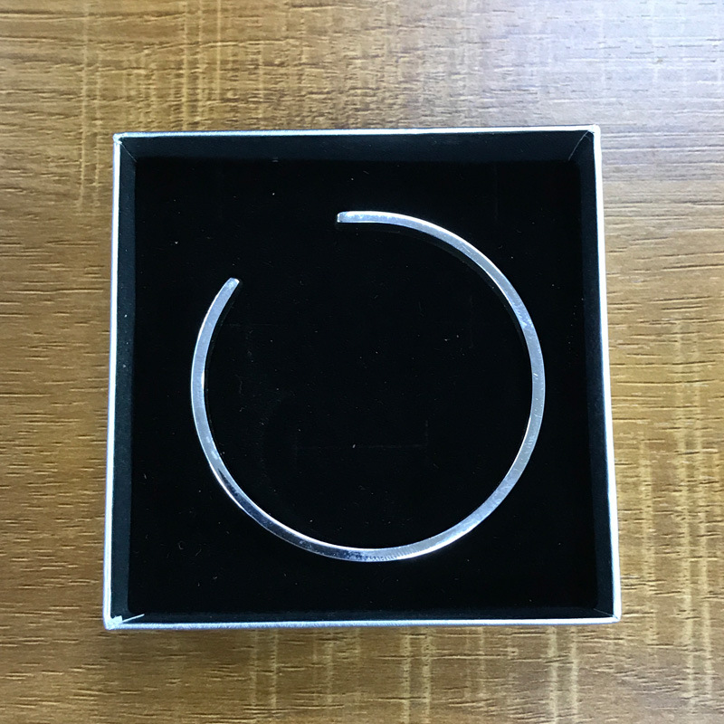 Caja de joyería caja de pendientes arco caja de joyería caja de anillo pequeña caja de embalaje de papel gris entrega de una pieza