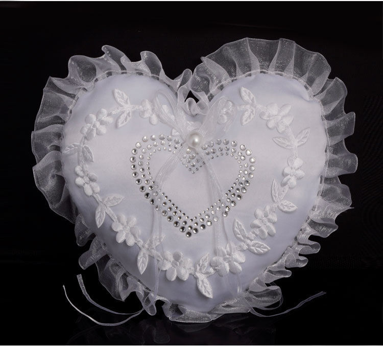 Wedding product manufacturer directly supplies Western-style wedding supplies set, wedding three-piece set, ring pillow, feather sign-in pen, sign-in book wholesale detail image 7