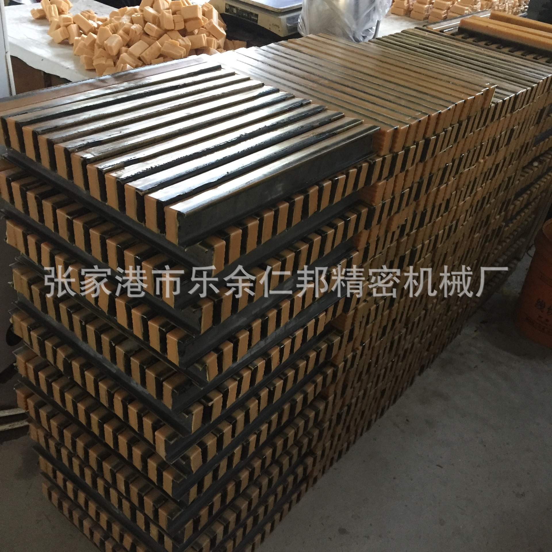 橡胶块牵引机加工各型号橡胶块牵引机胶块  橡胶块橡胶限位块仁邦
