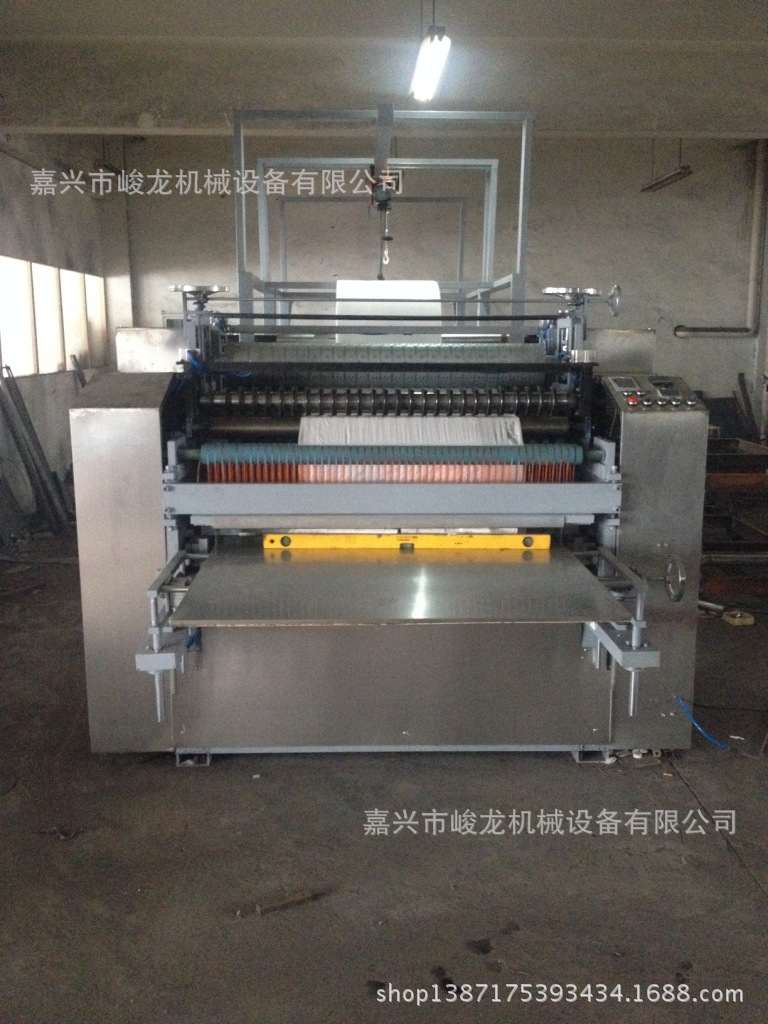 JL-XF1200型全自动多规格方片压花压点卸妆棉片化妆棉片机器