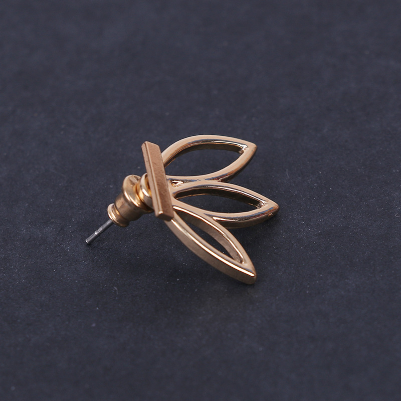 Pointed labret stud close-up product detail