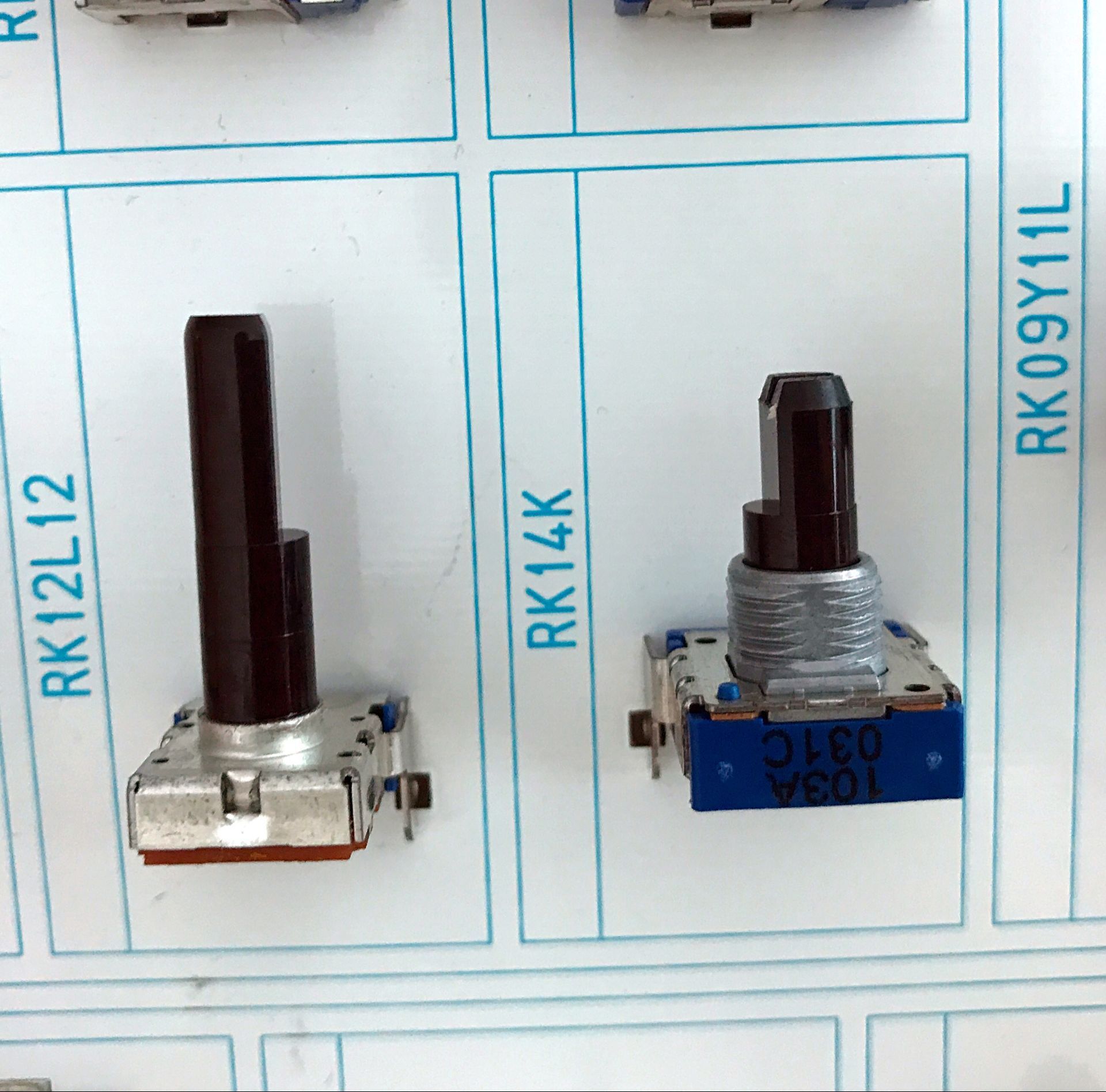  日本ALPS绝缘轴电位器 绝缘轴长寿命型 RK09Y11L0001