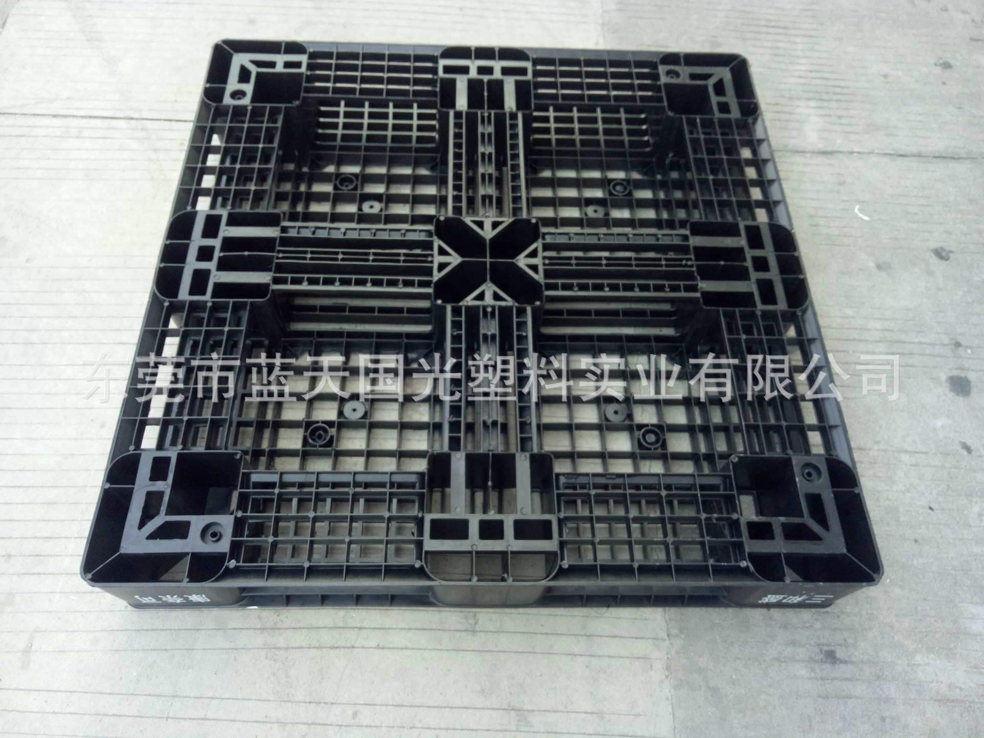 生产直销优质加厚塑胶防静电田字型卡板供应香港货运黑色塑料栈板