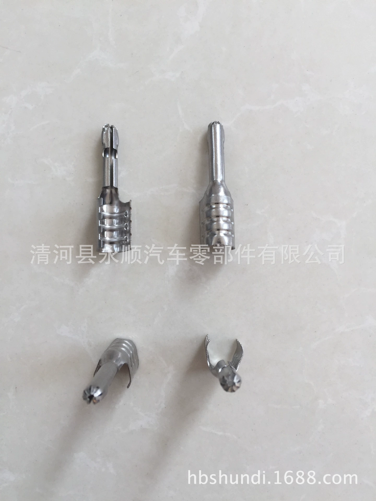 Применимые автомобильные клеммы для демпфирующих проводов высокого напряжения: 1612430