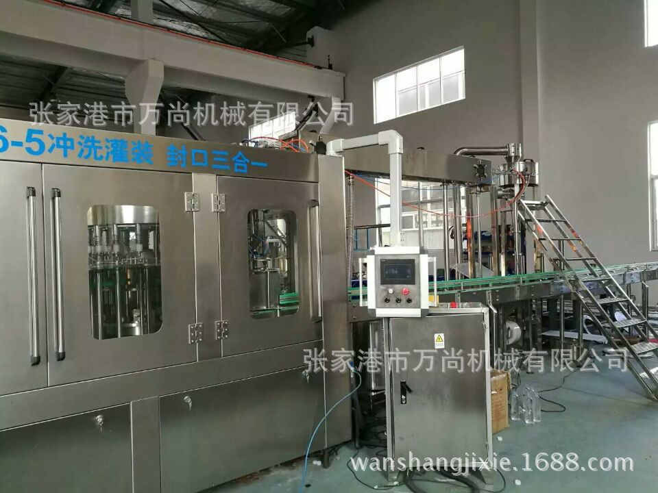 全自动三合一矿泉水灌装封口机 小瓶纯净水灌装生产线 液体灌装机