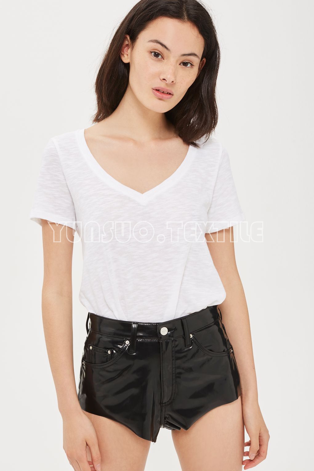 镜面黑色pu皮 人造革服装面料 四面弹 欧洲环保