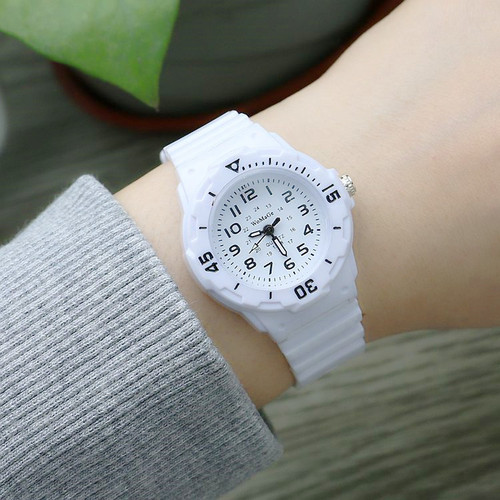 Japanese and Korean fashion trends for boys and girls jelly watches plastic small fresh student quartz watch candy color plastic watch