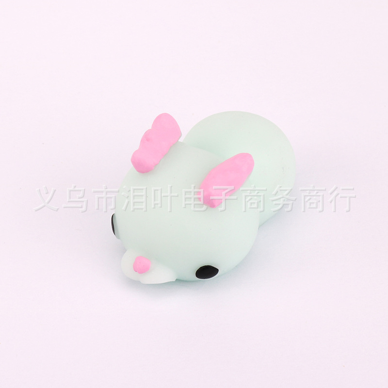 녹색 새끼 사슴