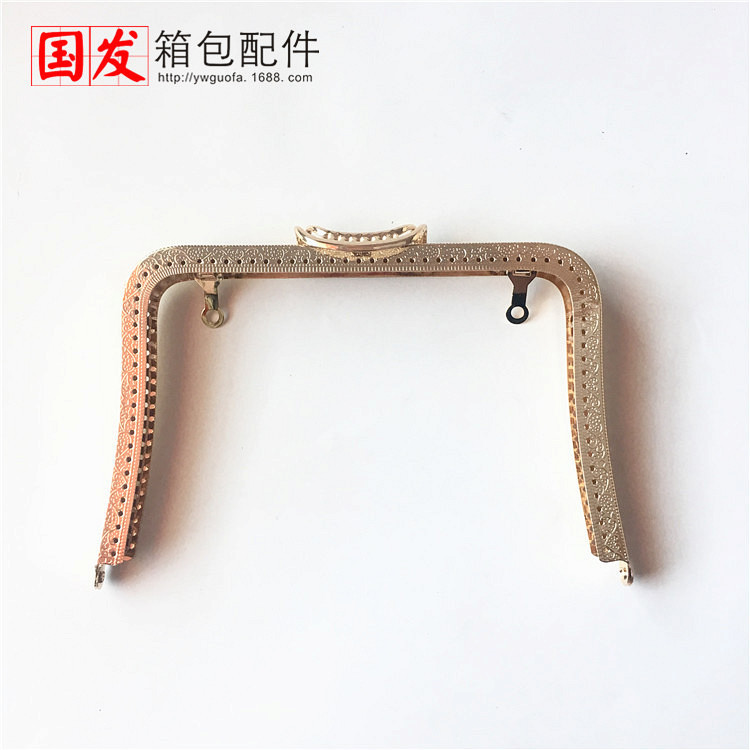 40% de descuento: 20 * 13cm pie largo estampado cubierta boca de oro pie alto caja accesorios bolsa de cámara