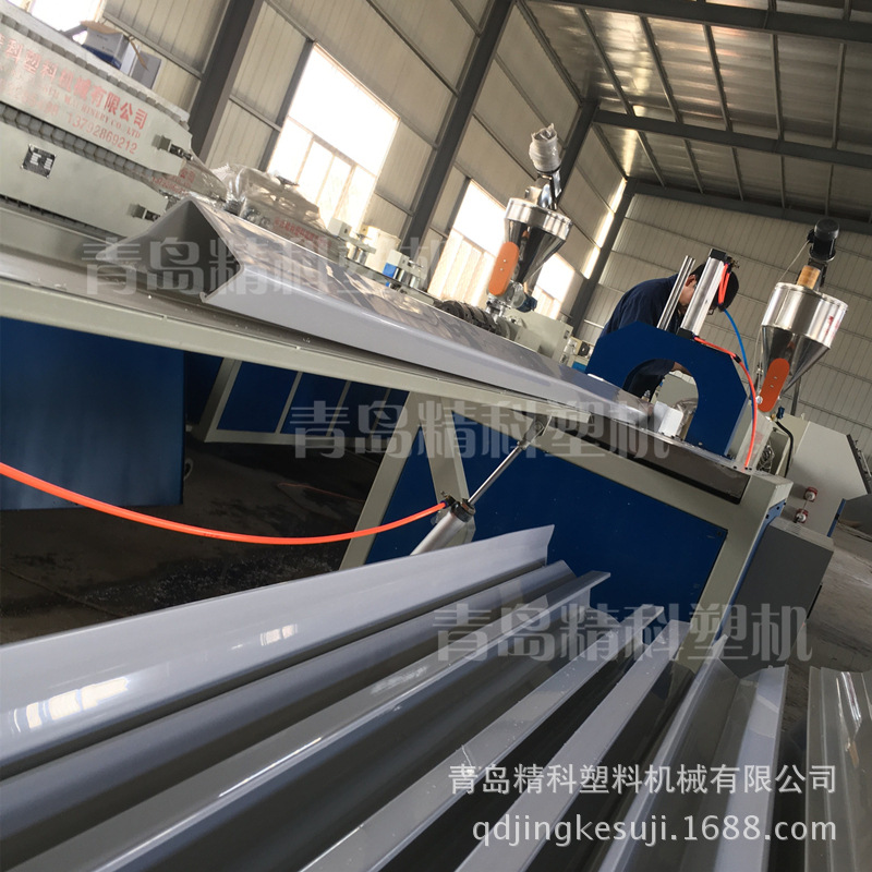 哪里有高产量PVC养鸡食槽生产线设备 PVC高钙鸡食槽挤出设备厂家