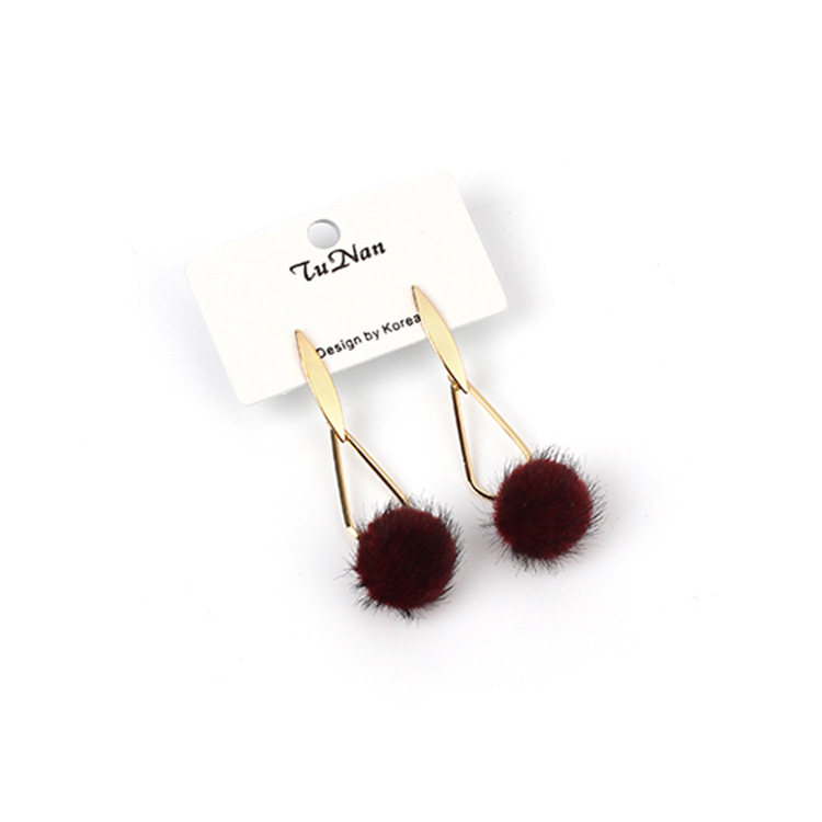 Japanese And Korean Style Plush Candy Pompon Earrings Geometric Metal Wool Ball Ear Studs Women's Winter Ornament display picture 6