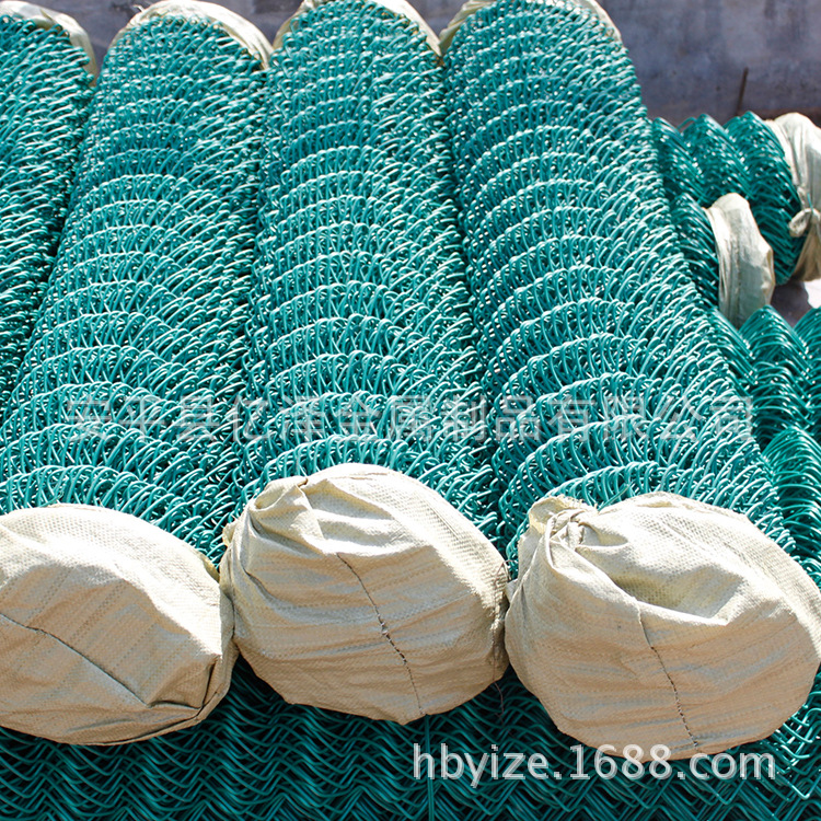 球场围栏工厂直供体育球场围栏批发勾花球场护栏隔离球场护栏网