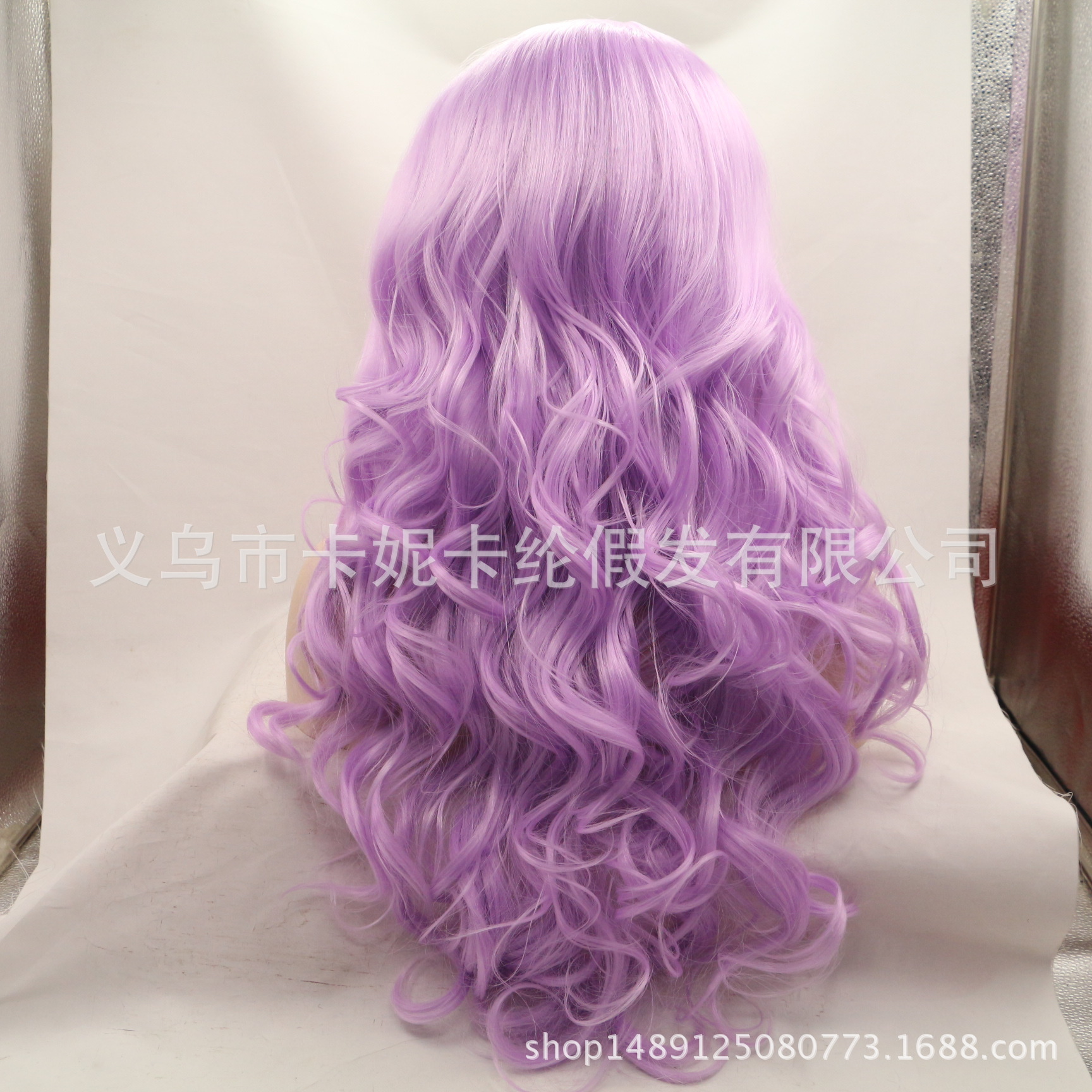 Nueva peluca de encaje en la frente de color lila lila, cabello largo y rizado realista