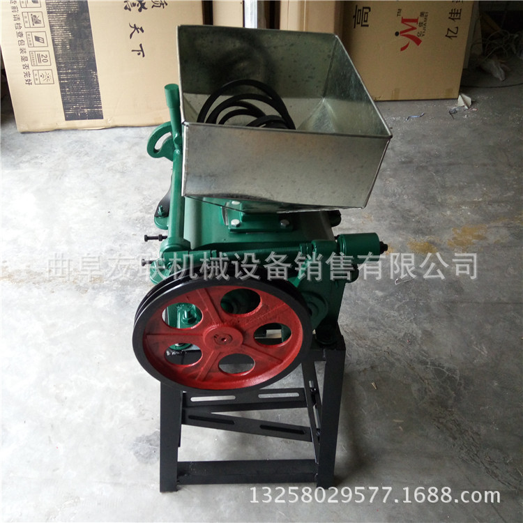 电动小型豆扁机 油坊花生轧胚破碎机 玉米大豆小麦压扁挤扁机
